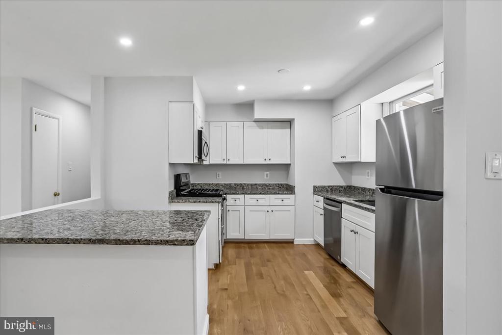 5002 EASTCHESTER CIRCLE