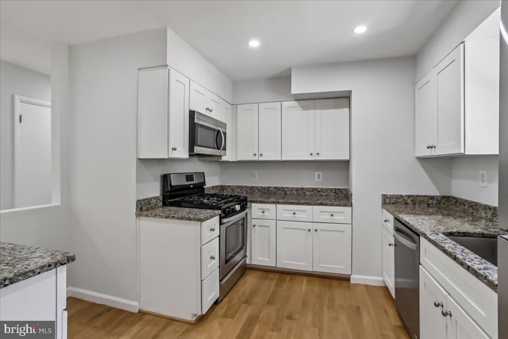 5002 EASTCHESTER CIRCLE