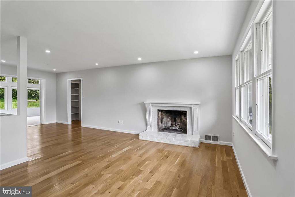 5002 EASTCHESTER CIRCLE