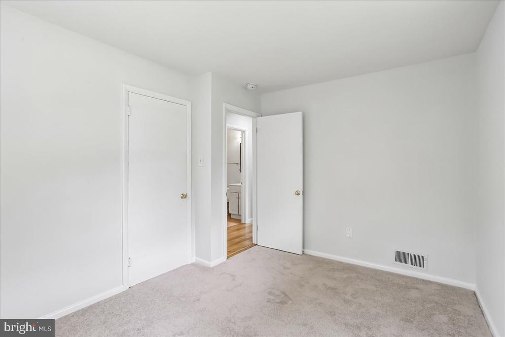 5002 EASTCHESTER CIRCLE