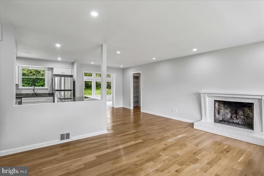 5002 EASTCHESTER CIRCLE