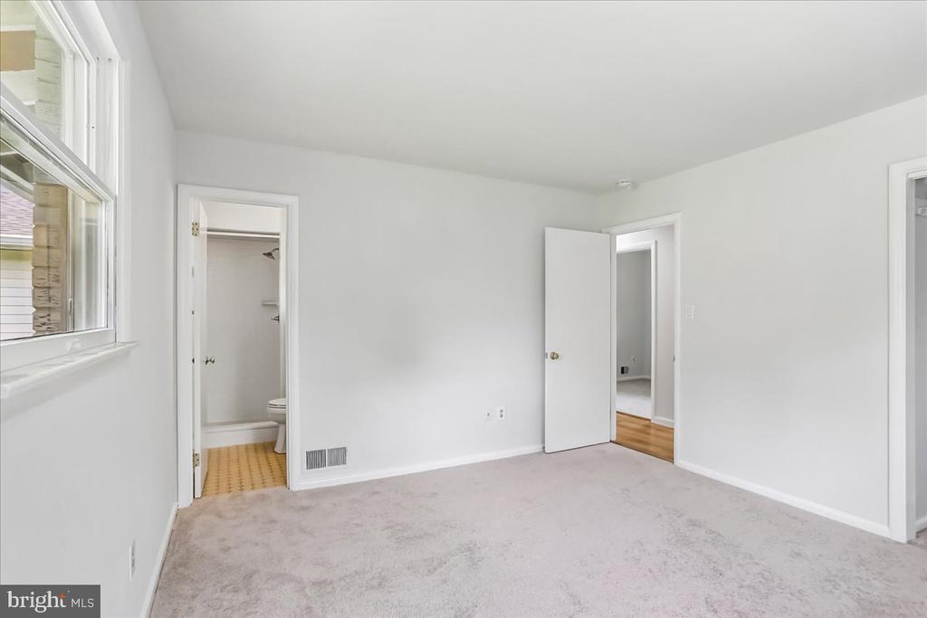 5002 EASTCHESTER CIRCLE
