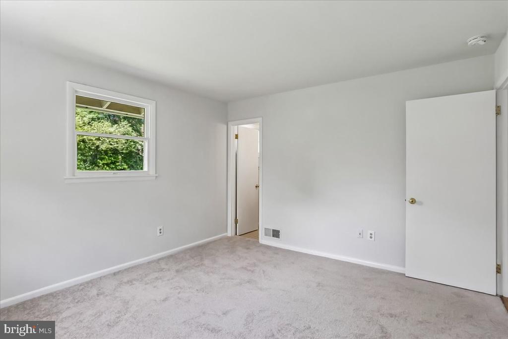 5002 EASTCHESTER CIRCLE