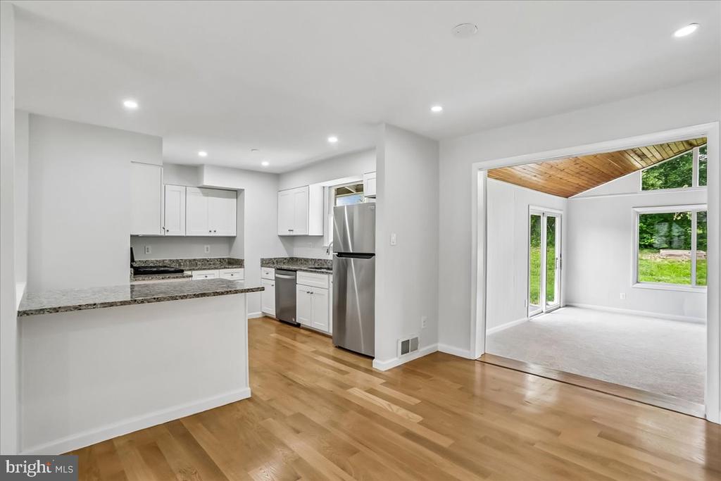 5002 EASTCHESTER CIRCLE