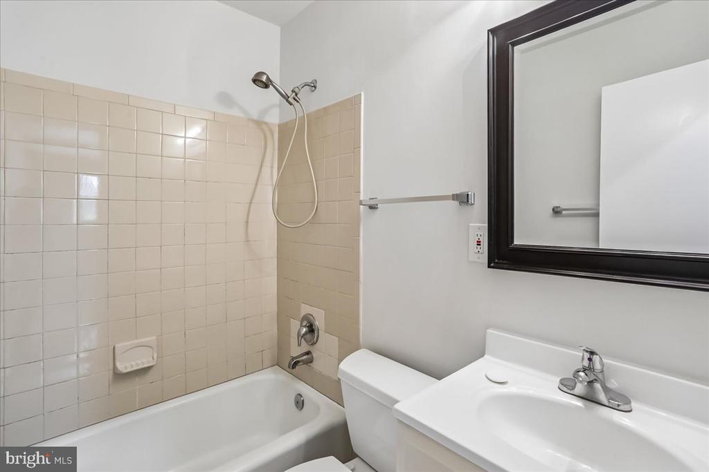 5002 EASTCHESTER CIRCLE