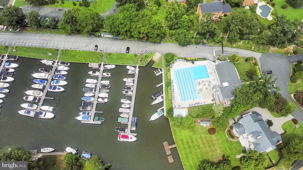 4401 DOLPHIN LANE