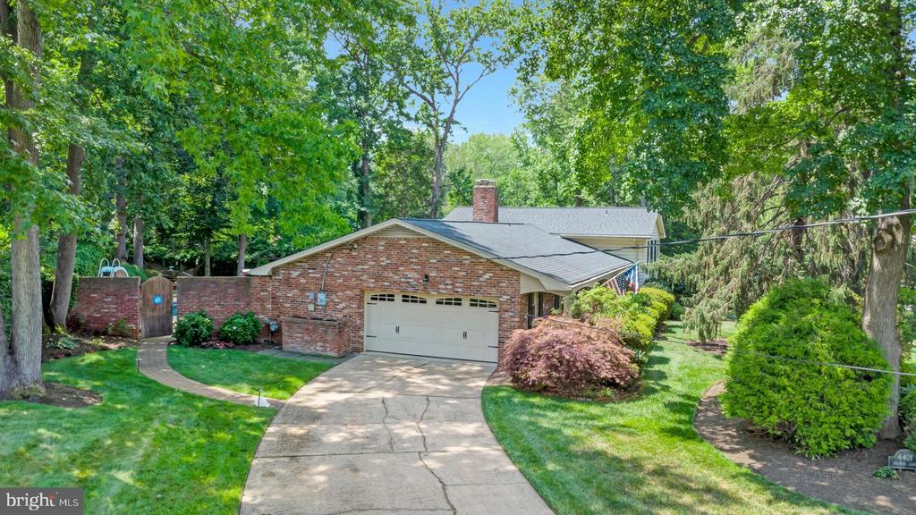 4401 DOLPHIN LANE