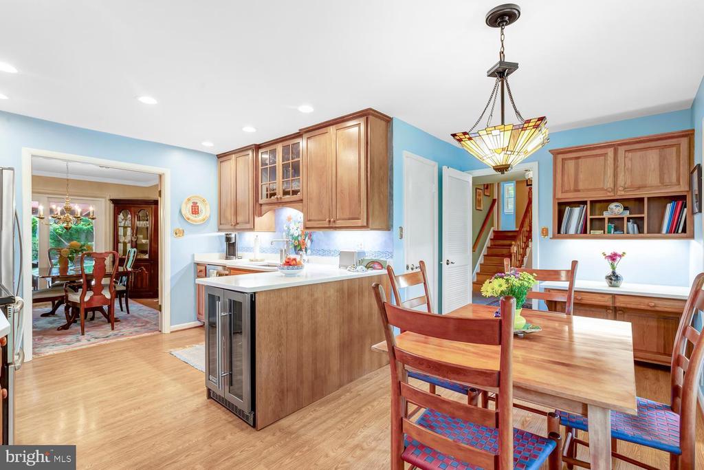 4401 DOLPHIN LANE
