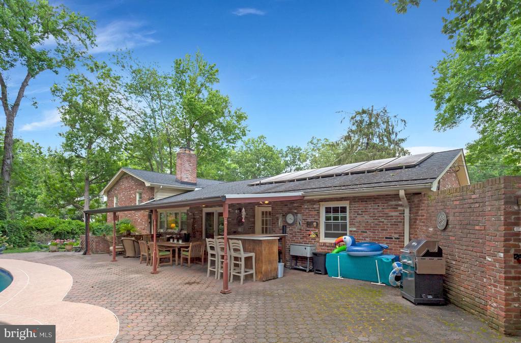 4401 DOLPHIN LANE