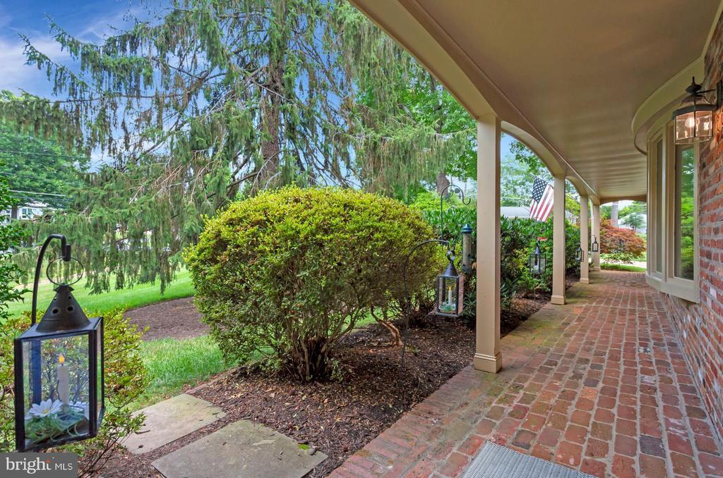 4401 DOLPHIN LANE