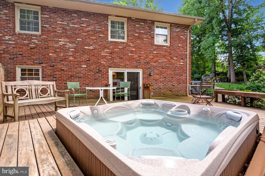 4401 DOLPHIN LANE