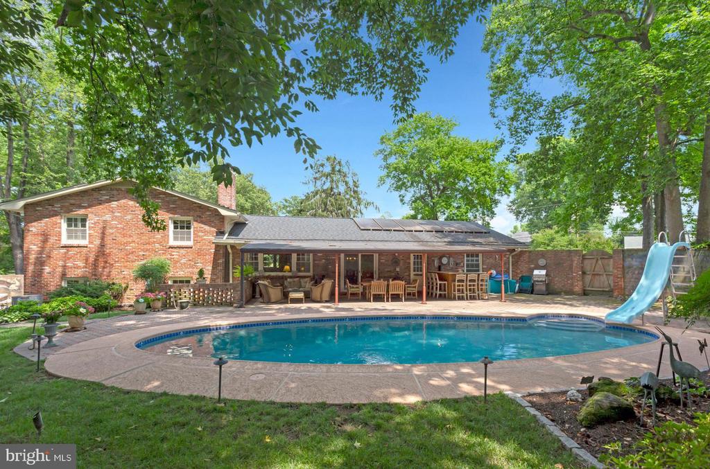 4401 DOLPHIN LANE