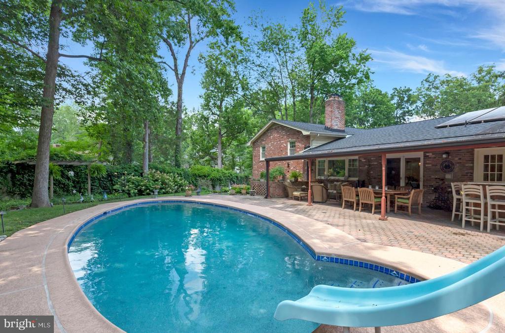 4401 DOLPHIN LANE