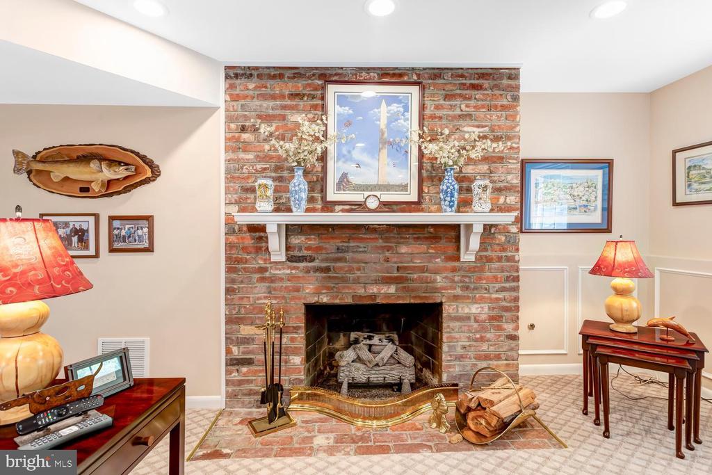 4401 DOLPHIN LANE
