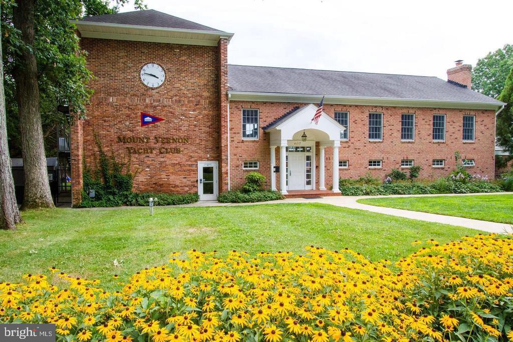 4401 DOLPHIN LANE