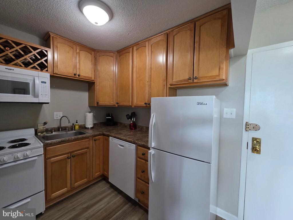 2059 HUNTINGTON AVENUE Unit: 1408