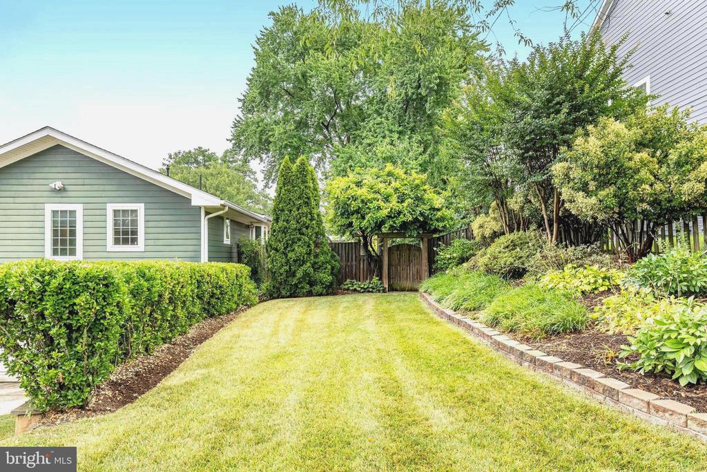1603 SIMMONS DRIVE