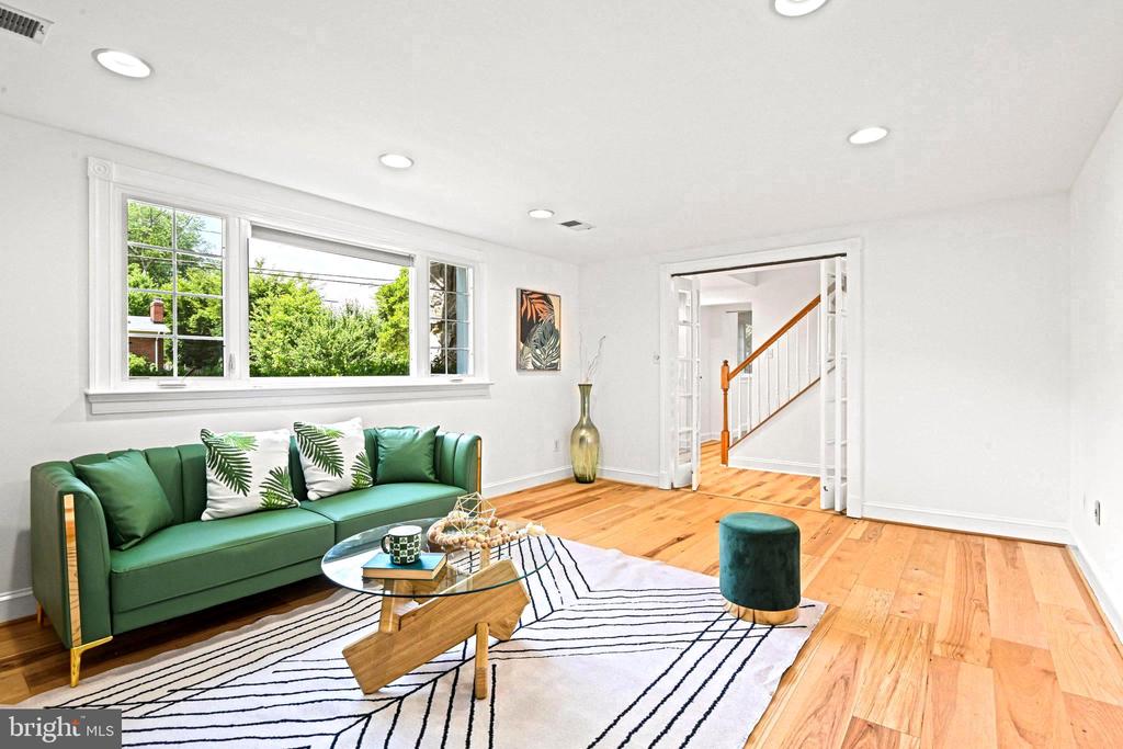 1603 SIMMONS DRIVE