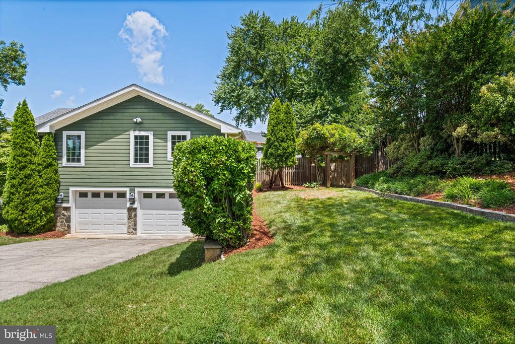 1603 SIMMONS DRIVE