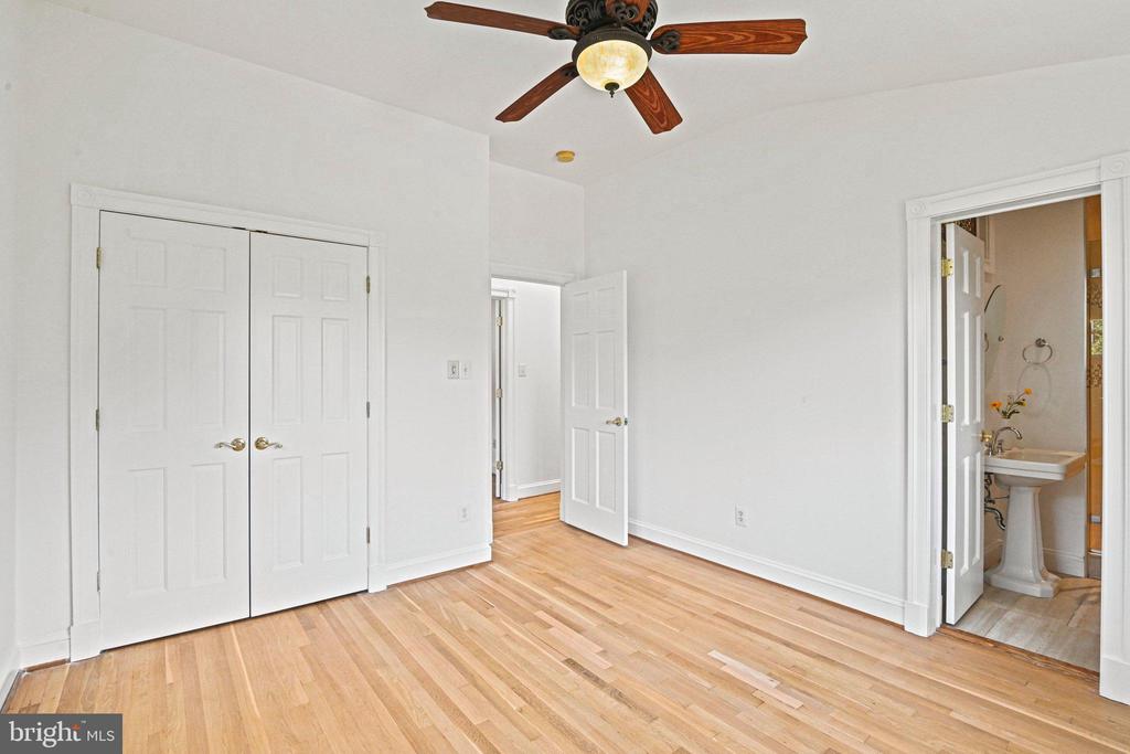 1603 SIMMONS DRIVE