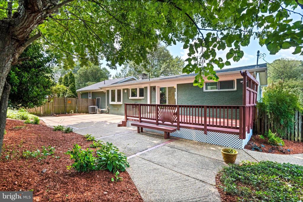 1603 SIMMONS DRIVE