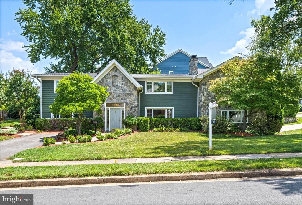1603 SIMMONS DRIVE