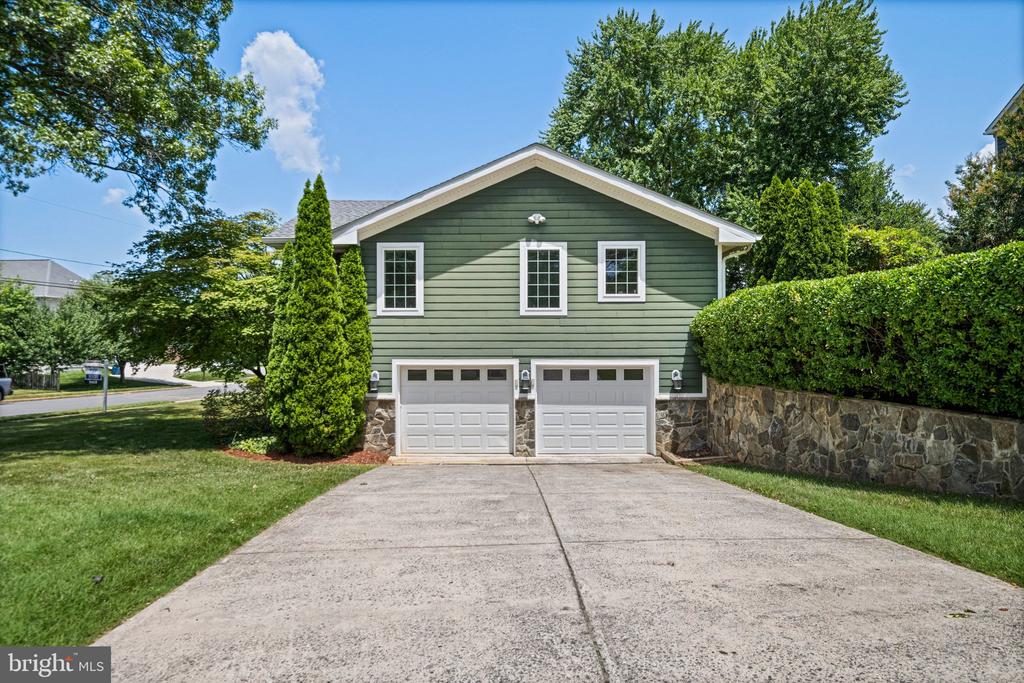 1603 SIMMONS DRIVE