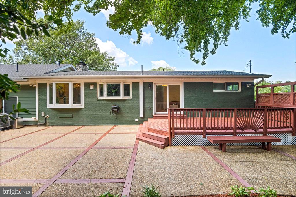 1603 SIMMONS DRIVE