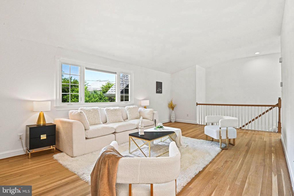1603 SIMMONS DRIVE