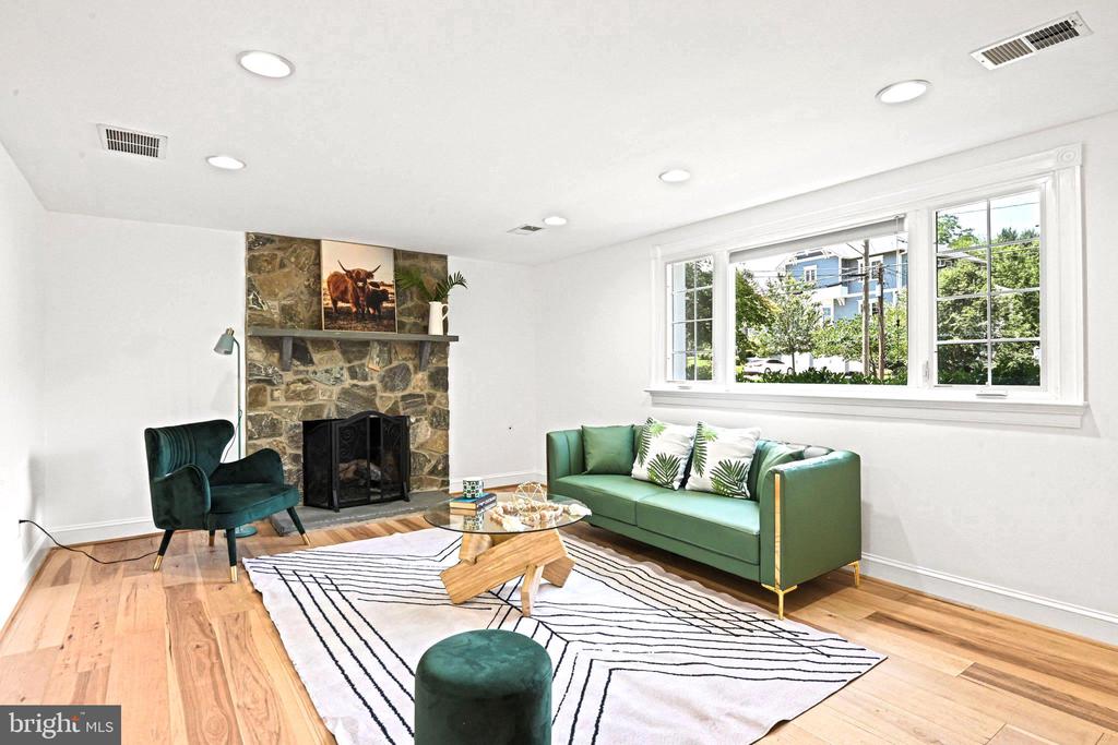 1603 SIMMONS DRIVE