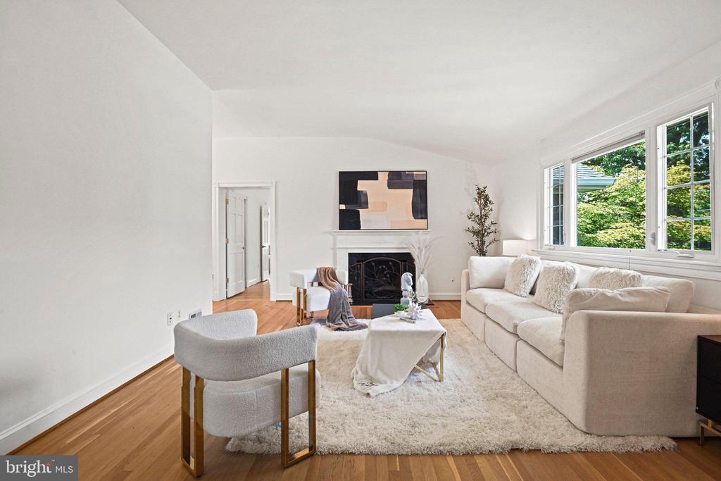 1603 SIMMONS DRIVE