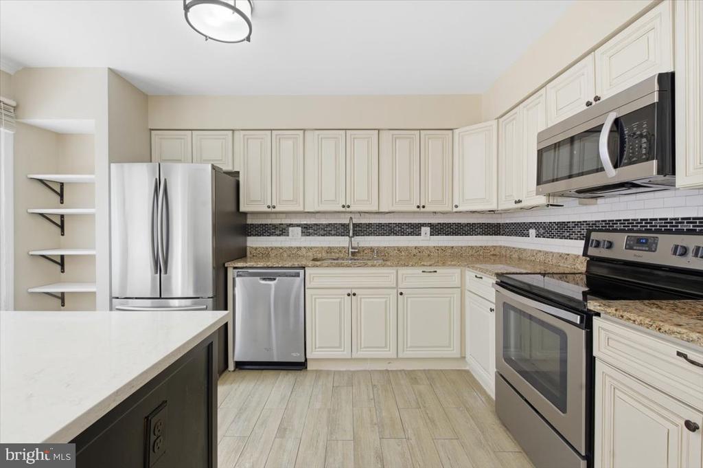 14187 ROYAL OAK LANE