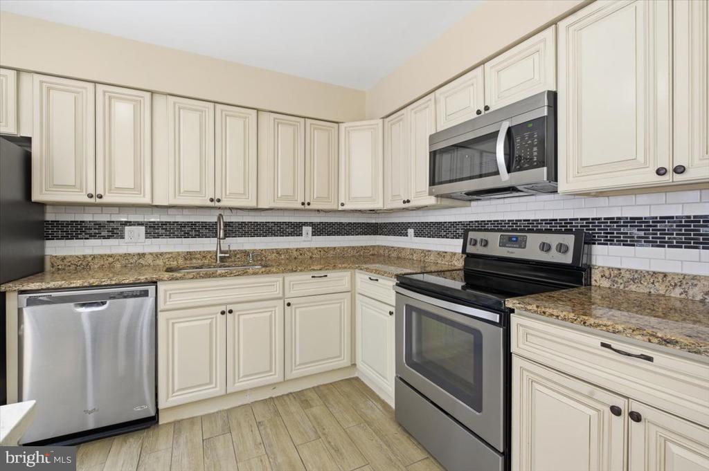 14187 ROYAL OAK LANE