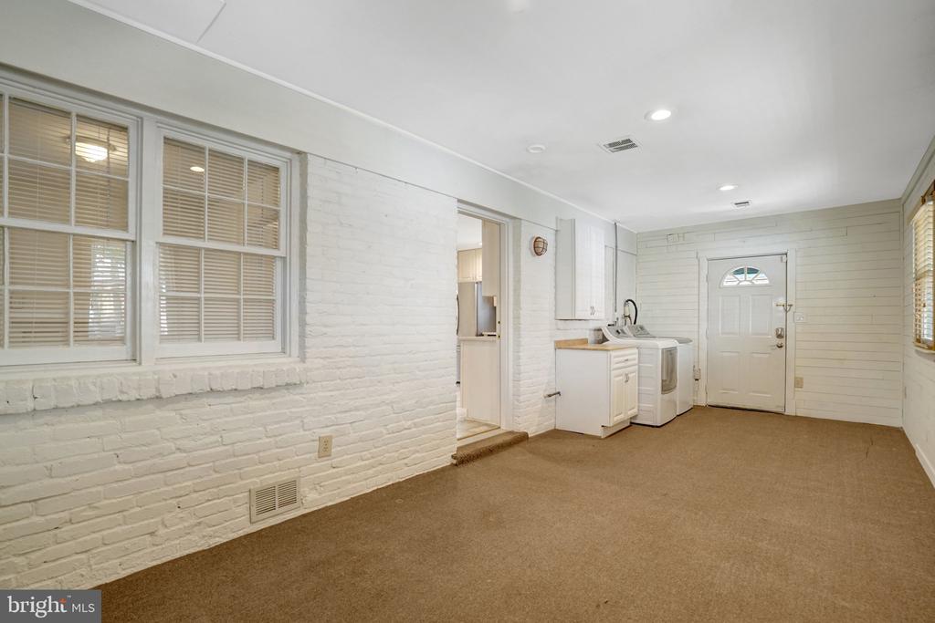 8015 NEW MARKET ROAD