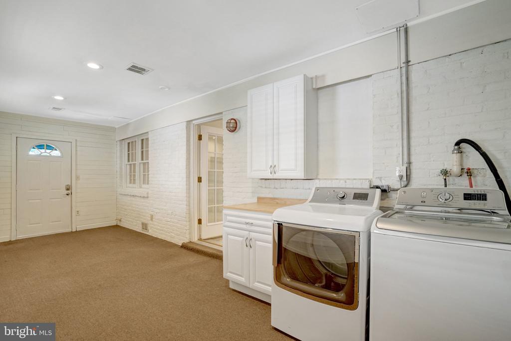 8015 NEW MARKET ROAD