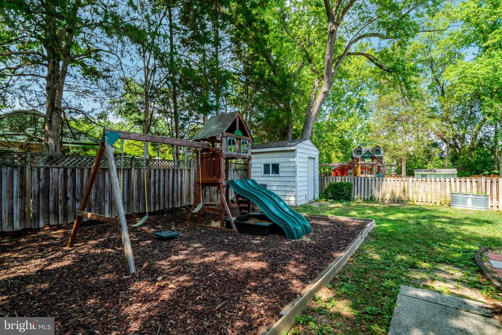 8015 NEW MARKET ROAD