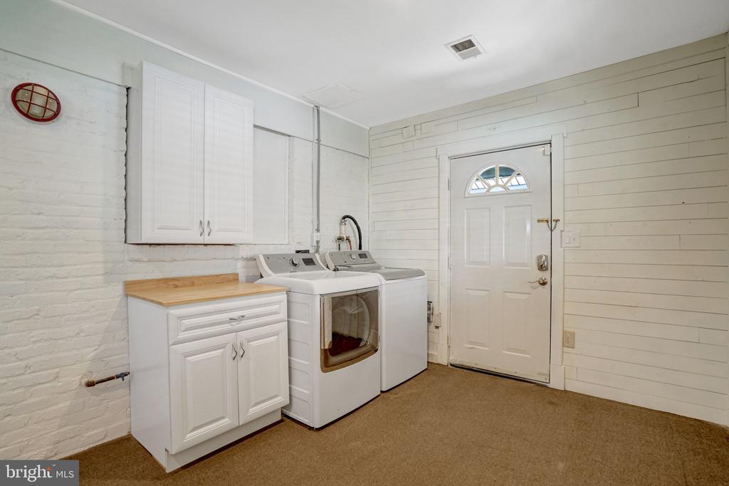 8015 NEW MARKET ROAD