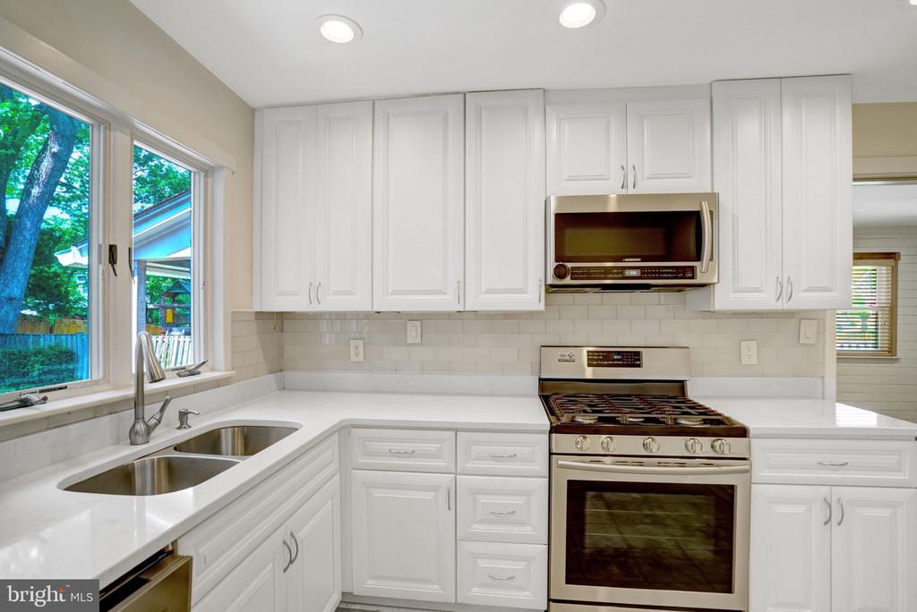 8015 NEW MARKET ROAD