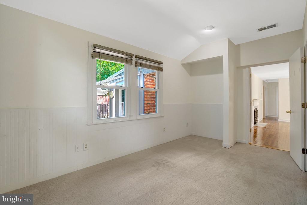 8015 NEW MARKET ROAD