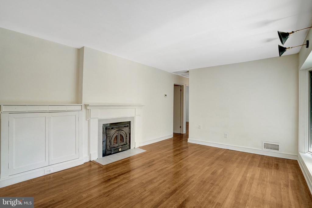 8015 NEW MARKET ROAD