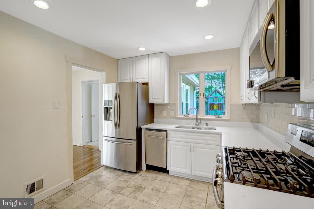 8015 NEW MARKET ROAD