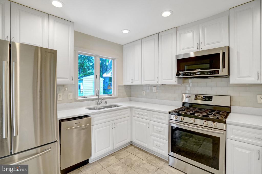 8015 NEW MARKET ROAD