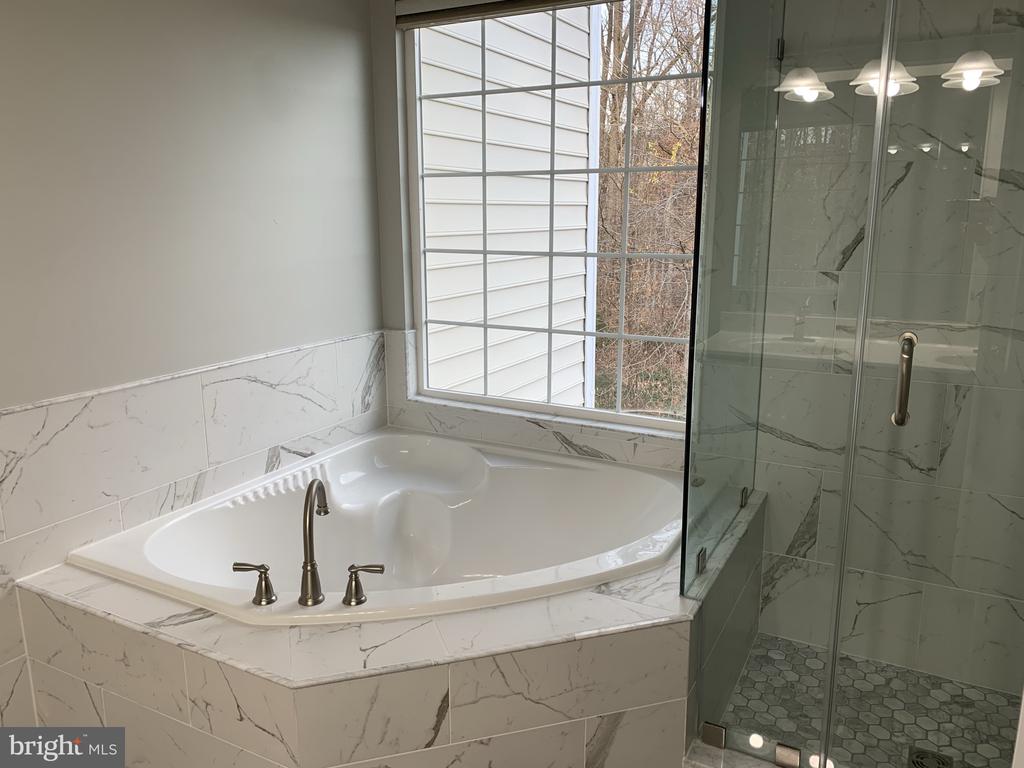 3384 GOVERNORS CREST COURT