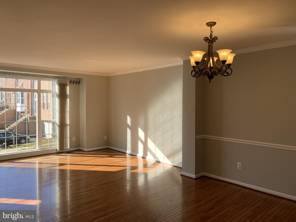3384 GOVERNORS CREST COURT