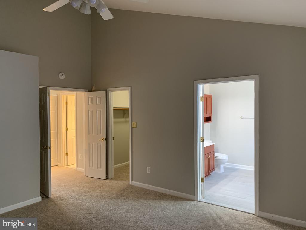 3384 GOVERNORS CREST COURT