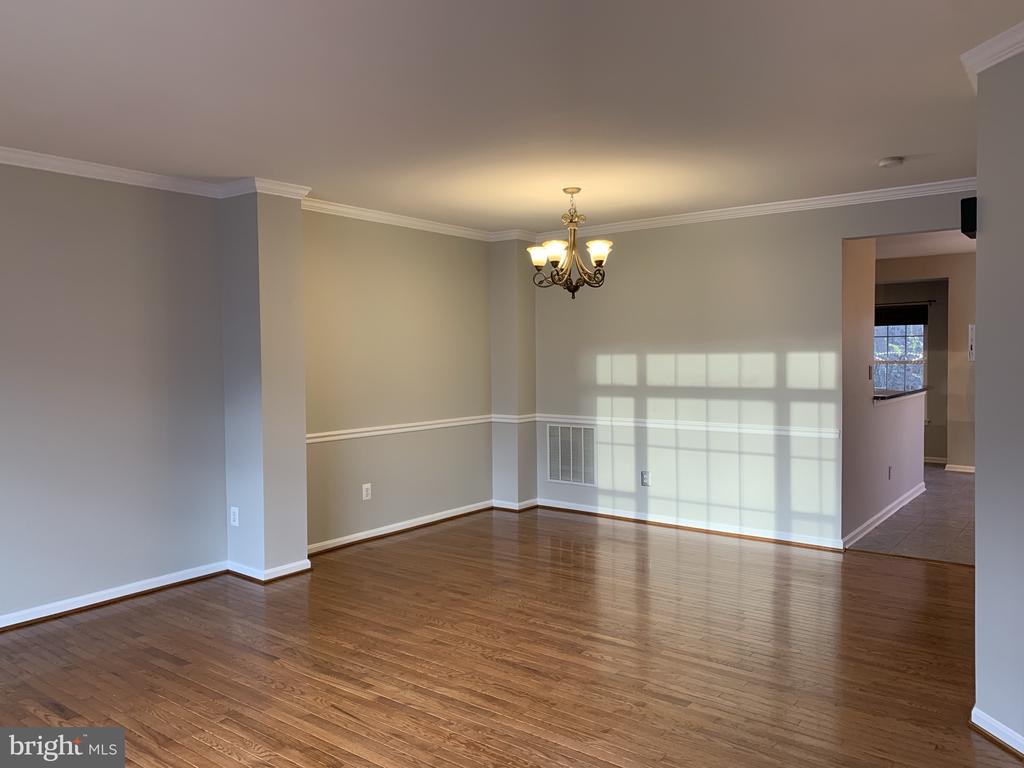 3384 GOVERNORS CREST COURT