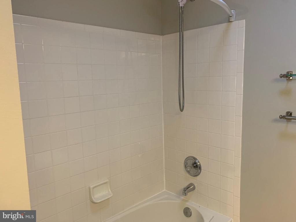 3384 GOVERNORS CREST COURT