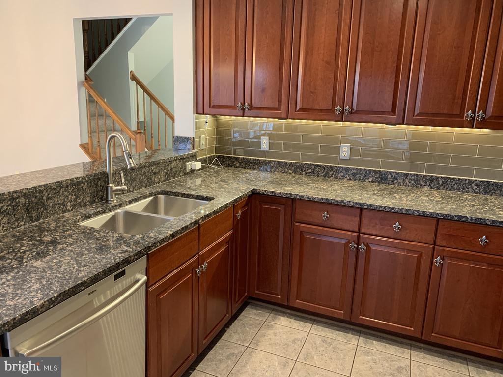 3384 GOVERNORS CREST COURT