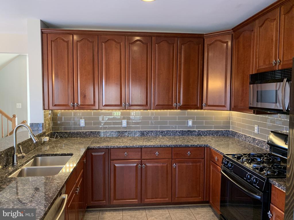 3384 GOVERNORS CREST COURT