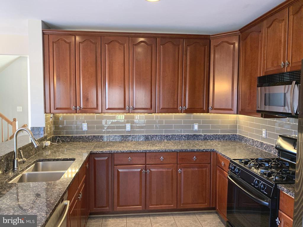 3384 GOVERNORS CREST COURT